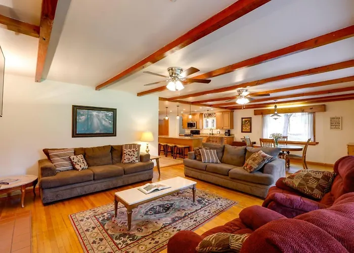 Cozy On 1 Acre In Premier Neighborhood * Pine