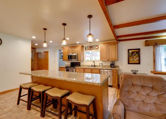 Cozy On 1 Acre In Premier Neighborhood Holiday home Pine