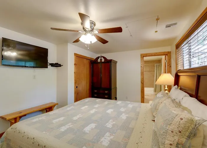 Holiday home Cozy On 1 Acre In Premier Neighborhood Pine