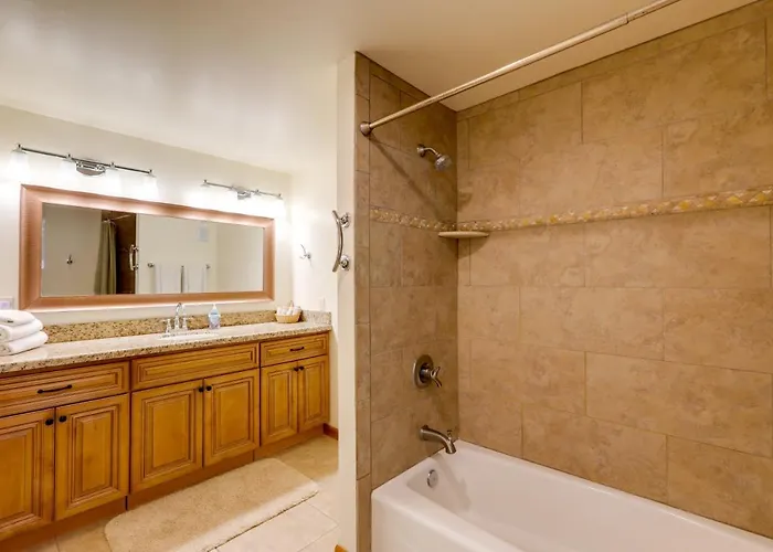 Cozy On 1 Acre In Premier Neighborhood * Pine