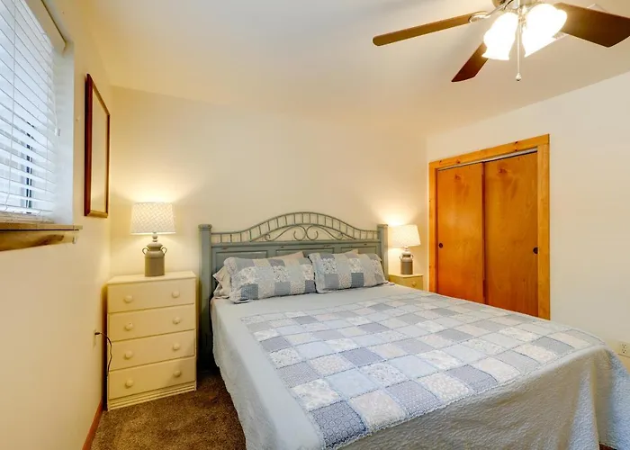 Cozy On 1 Acre In Premier Neighborhood Holiday home