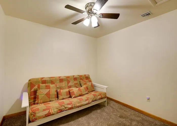 Cozy On 1 Acre In Premier Neighborhood Holiday home *