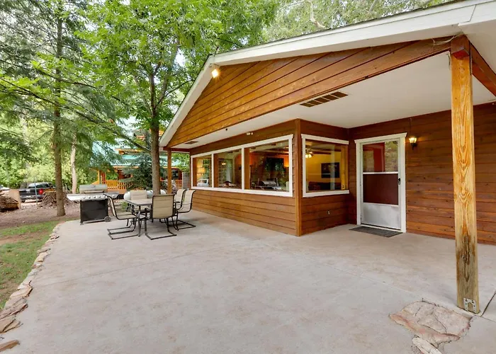 Cozy On 1 Acre In Premier Neighborhood Holiday home Pine