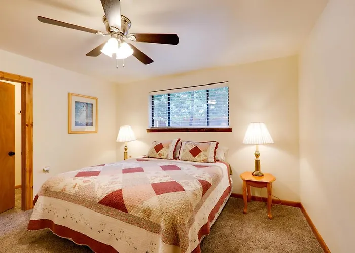 Holiday home Cozy On 1 Acre In Premier Neighborhood *
