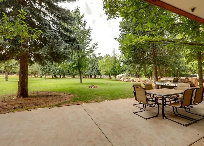 Cozy On 1 Acre In Premier Neighborhood * Pine